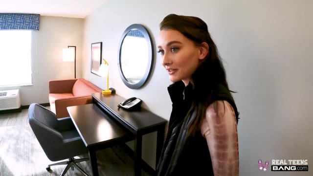 Встретил симпатичную телку и предложил перепихнуться