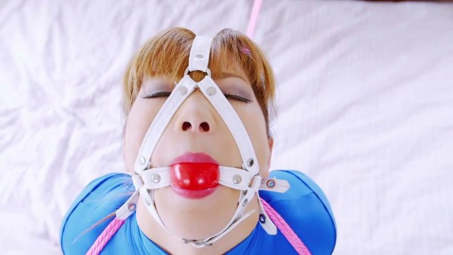 Мужик устроил азиатке жаркий секс со связыванием